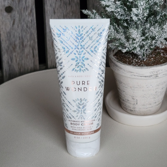 NEW Bath & Body Works PURE WONDER body cream with Hyaluronic Acid - Picture 2 of 3